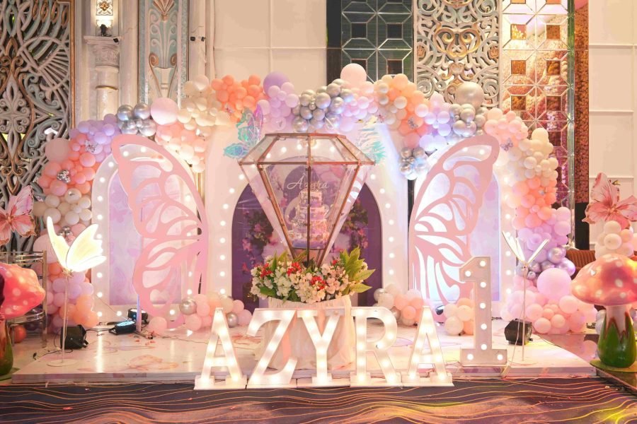 Tailored Themes & Décor